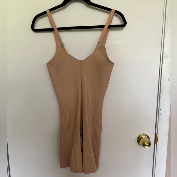 HoneyLove Mid thigh bodysuit, all in one shaper, new without tag - Picture 2 of 4